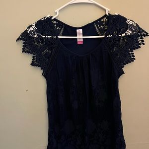 Womans lace front top size xs